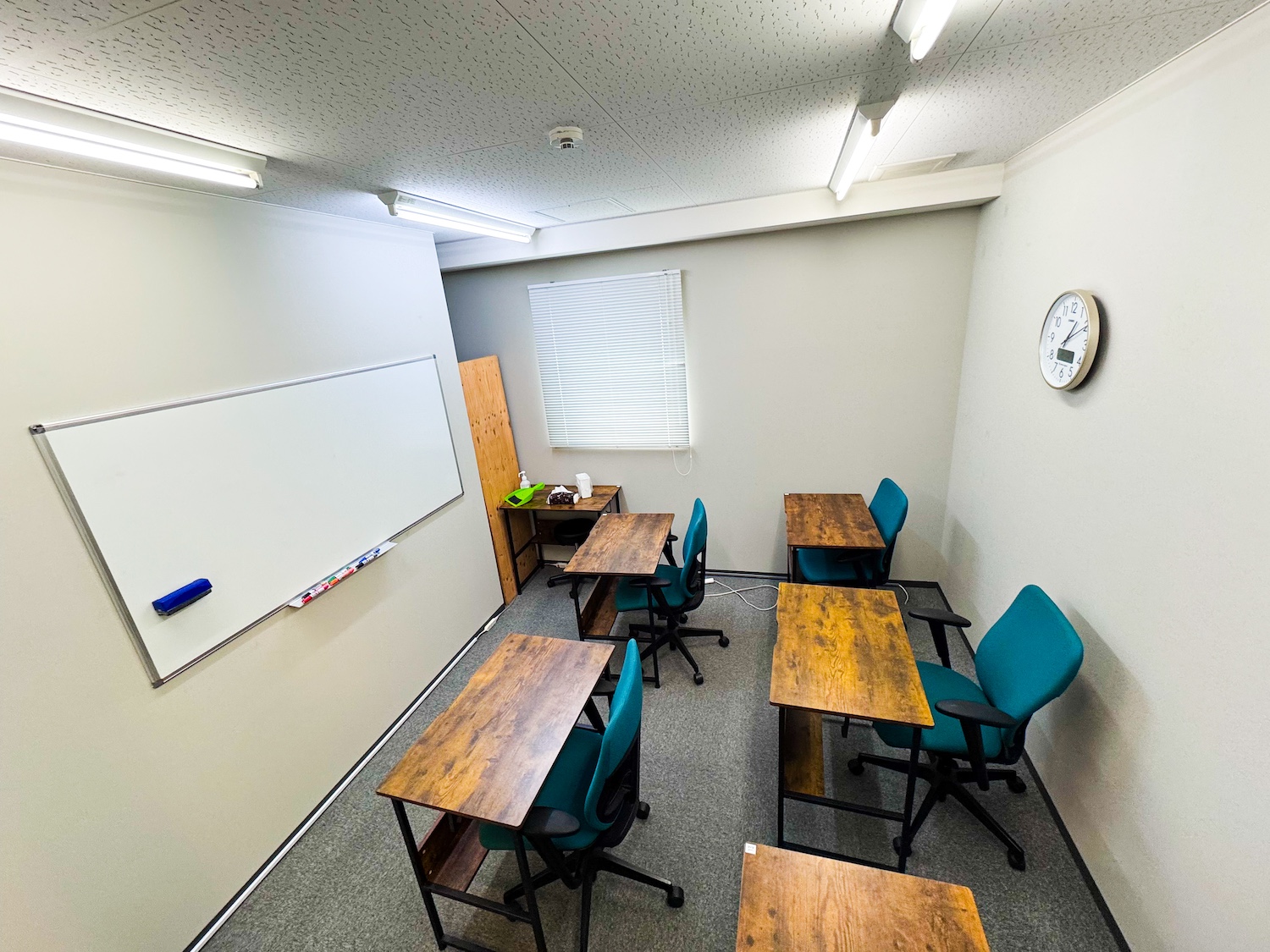 医学部予備校メディセンス大阪天満宮校　教室内の様子1